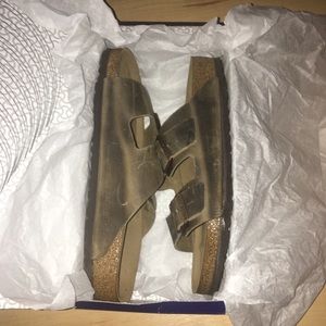 Tobacco brown Birkenstock’s